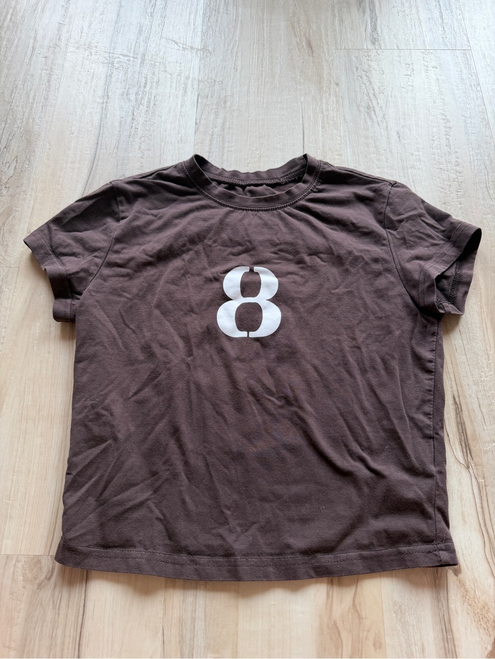 Short-Sleeve Brown Graphic Tee with White '8'